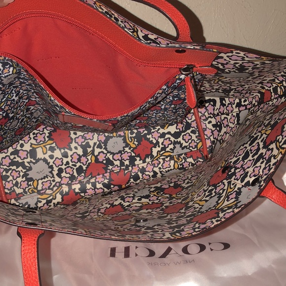 Coach Handbag - Picture 4 of 8